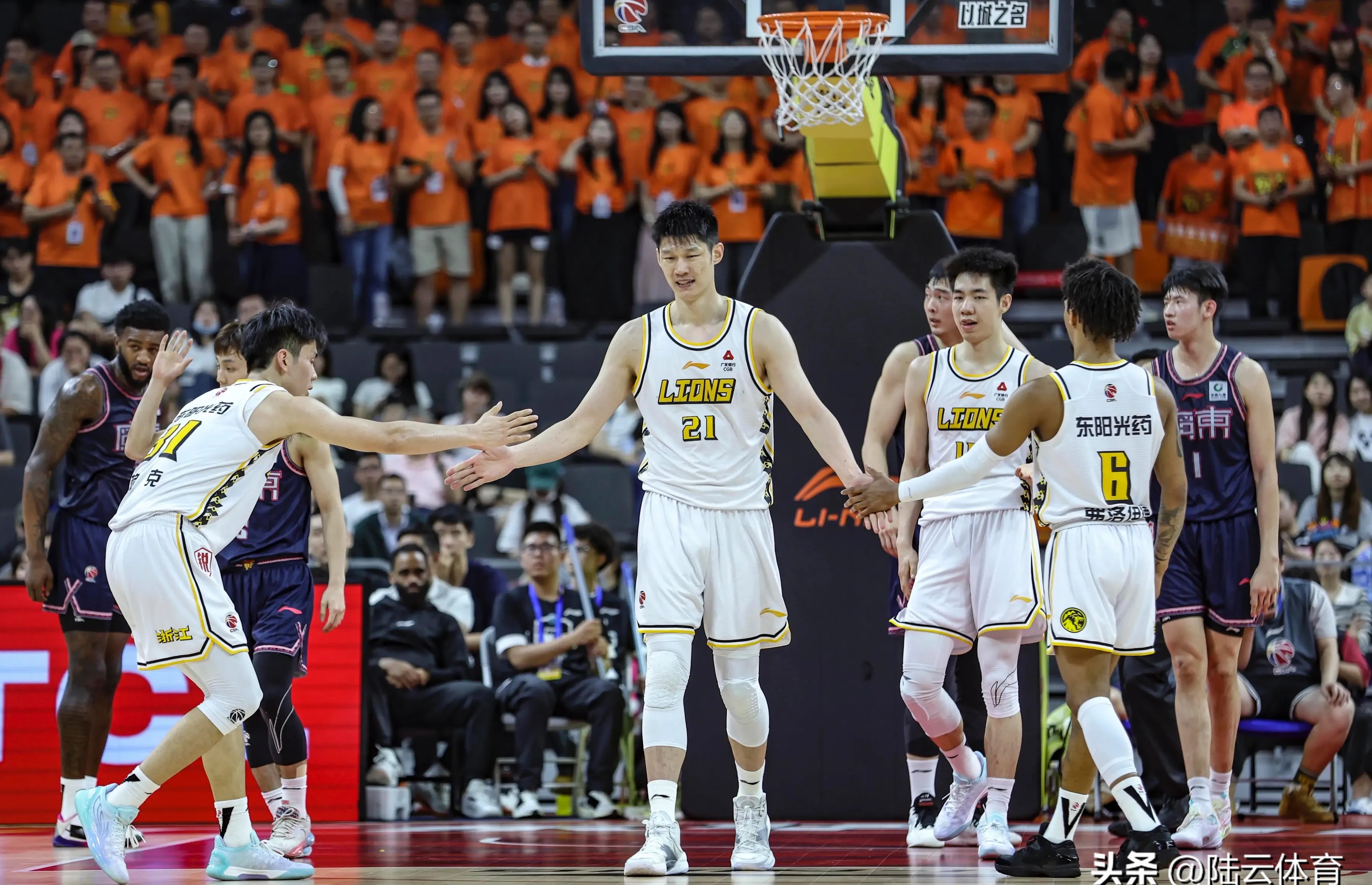 CBA常规赛赛后再迎强敌；多伦多猛龙临场应变；主帅态度：赛场秩序良好；更衣室氛围转暖的简单介绍开云体育平台