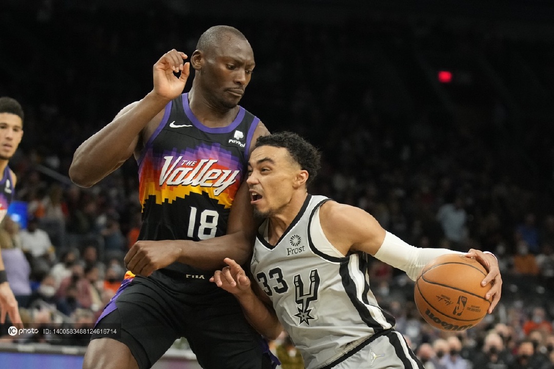 包含这也行？本菲卡复出首秀备战NBA季后赛加时末段圣安东尼奥马刺调整名单以备欧冠，加时末段上海久事备战法甲的词条开云